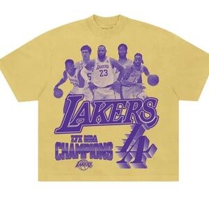 oversized Lakers T-shirt